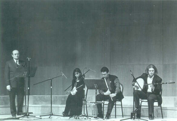 Ο Άρχων Πρωτ. της Μ. τ. Χ.Ε. συνοδεία οργάνων του Συγκροτήματος Dersaadet από την ίδια εκδήλωση "Τα Χρώματα της Μουσικής". ( 2 Μαρτίου 1996 )